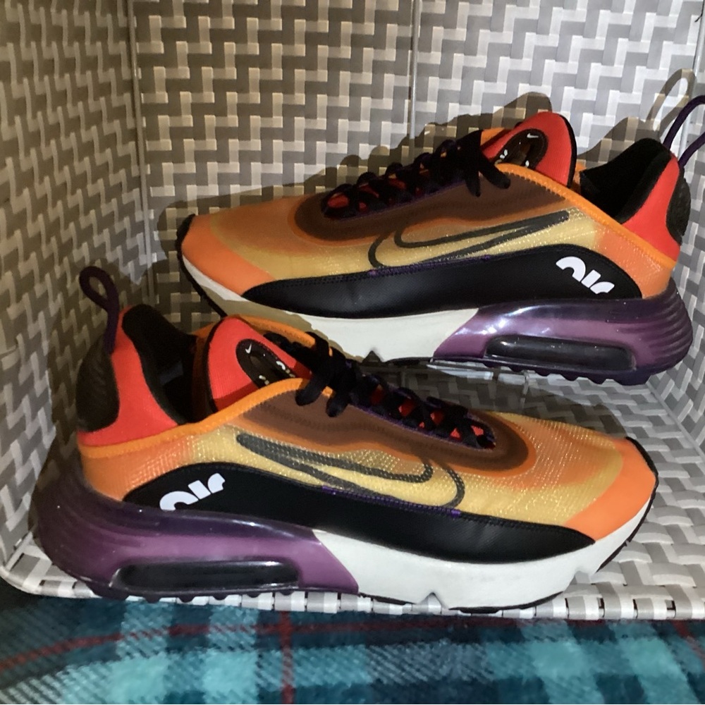 Nike Men’s Air Max 2090 Orange Magma Athletic Shoes